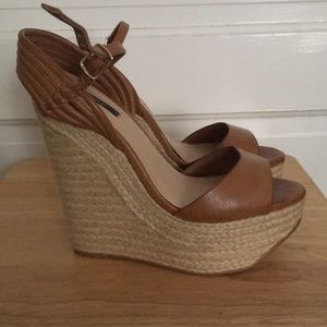 Like New Straw Brown Wedges